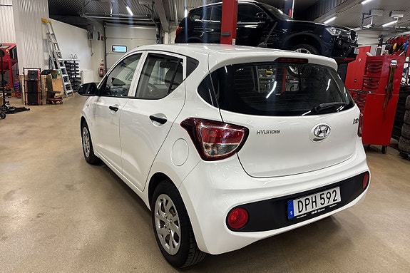 Hyundai i10 7 of 19