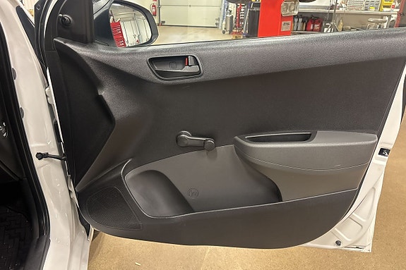 Hyundai i10 17 of 19