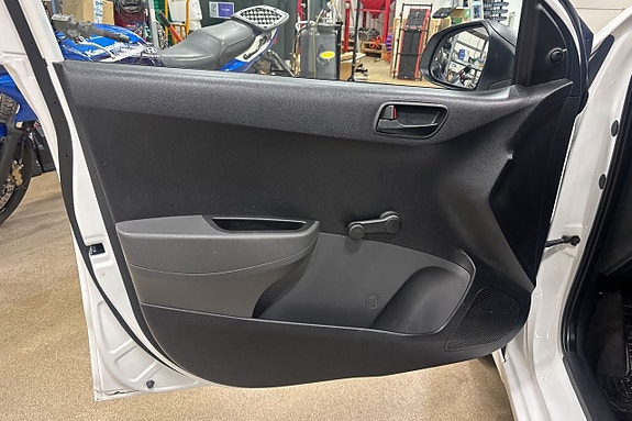 Hyundai i10 10 of 19