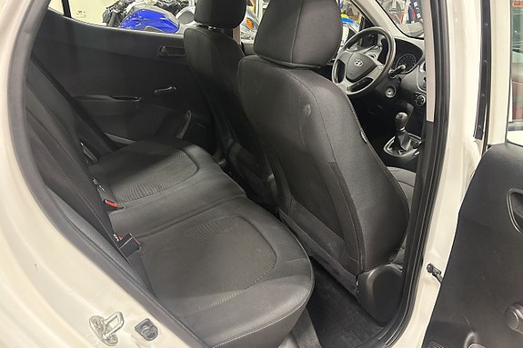 Hyundai i10 14 of 19