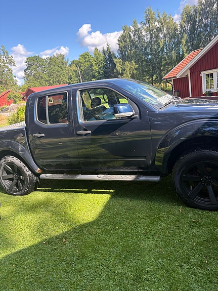 Nissan Navara 2 of 4