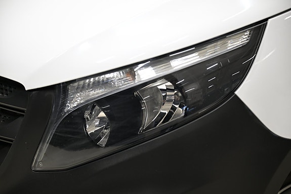 Mercedes-Benz Vito 110 2 of 28