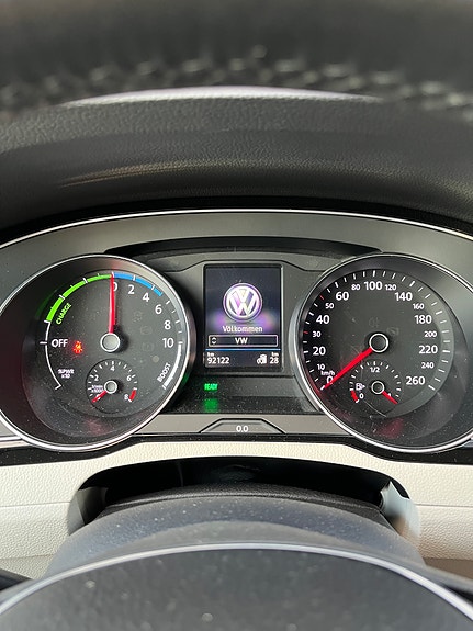 Volkswagen Passat 9 of 17