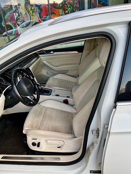 Volkswagen Passat 10 of 17