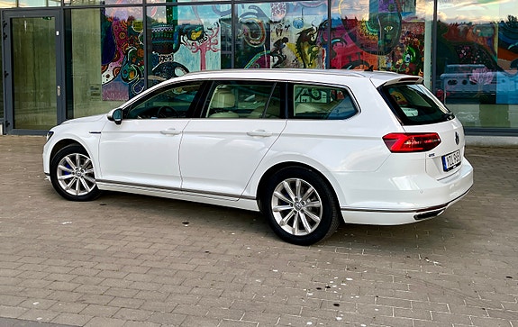 Volkswagen Passat 16 of 17