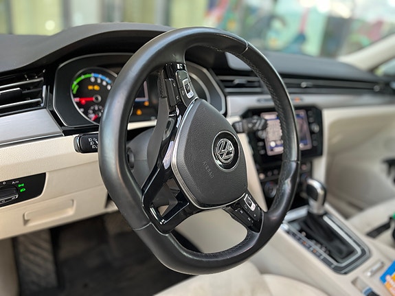 Volkswagen Passat 8 of 17