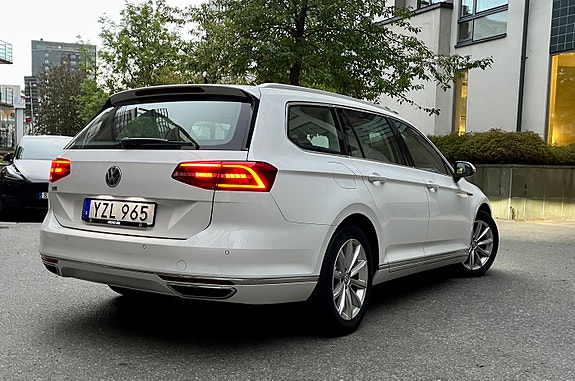 Volkswagen Passat 5 of 17