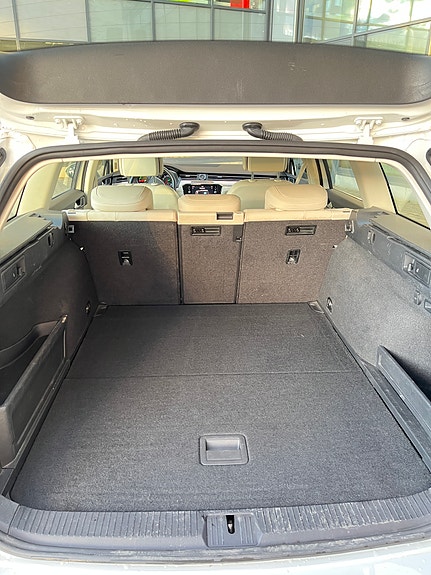 Volkswagen Passat 12 of 17