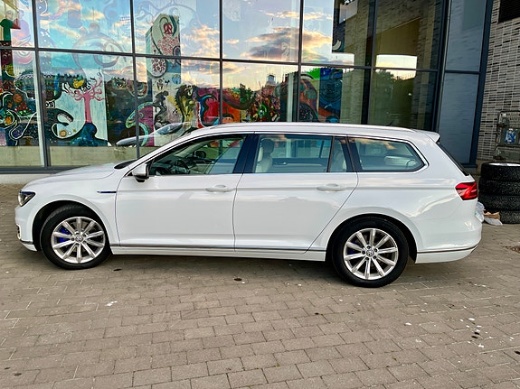 Volkswagen Passat 17 of 17