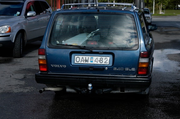 Volvo 245 3 of 9
