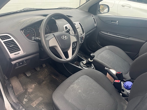 Hyundai i20 2 of 5