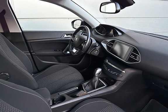 Peugeot 308 9 of 30