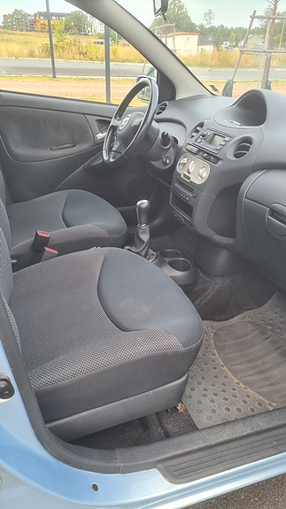 Toyota Yaris 4 of 6