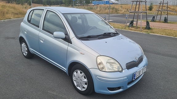 Toyota Yaris 2 of 6