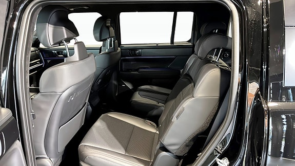 Hyundai Santa Fe 8 of 13