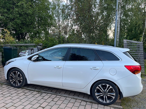 Kia Ceed 2 of 5