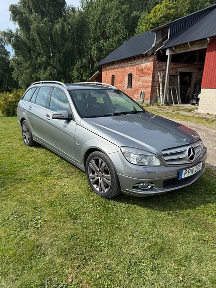 Mercedes-Benz C180 6 of 7