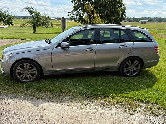 Mercedes-Benz C180 2 of 7