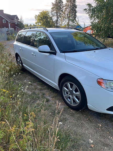 Volvo V70 3 of 6
