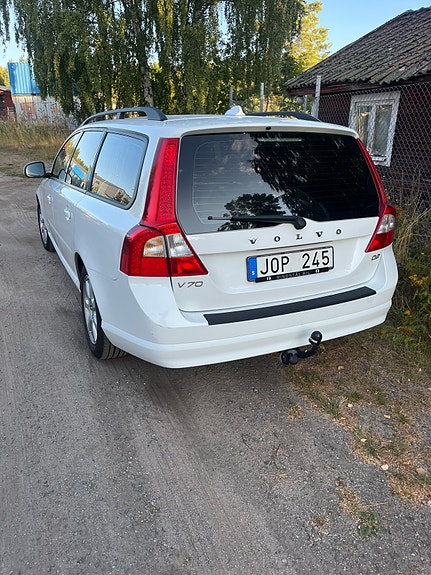 Volvo V70 2 of 6