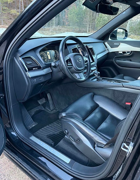 Volvo XC90 6 of 8