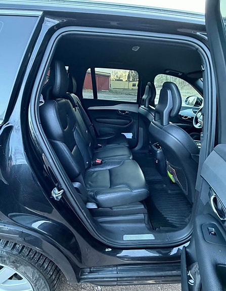 Volvo XC90 3 of 8
