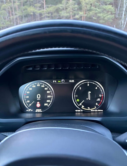 Volvo XC90 7 of 8