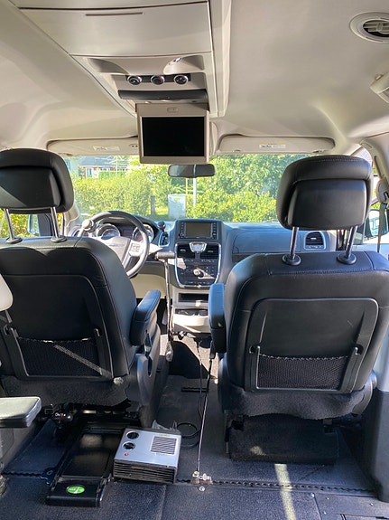 Chrysler Town & Country 6 of 13