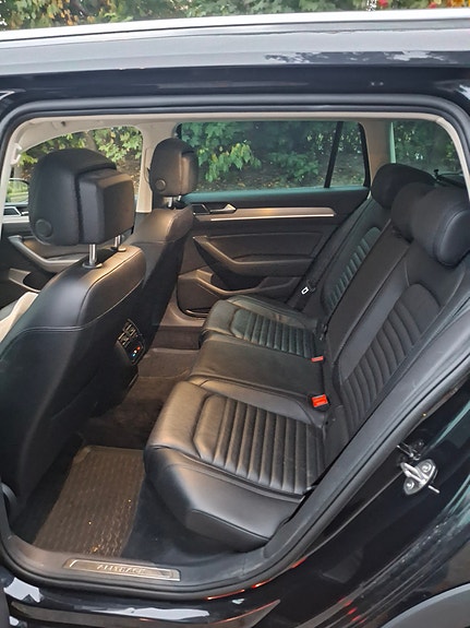 Volkswagen Passat Alltrack 8 of 12