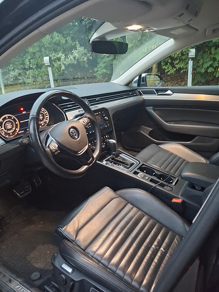Volkswagen Passat Alltrack 10 of 12