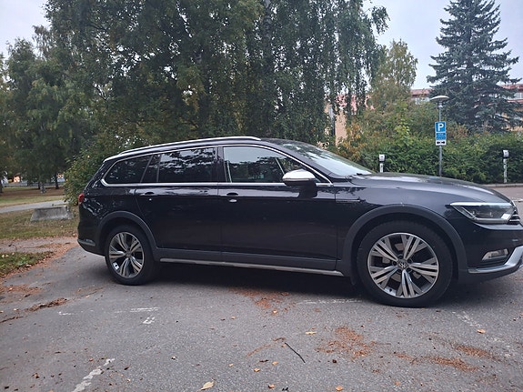 Volkswagen Passat Alltrack 4 of 12