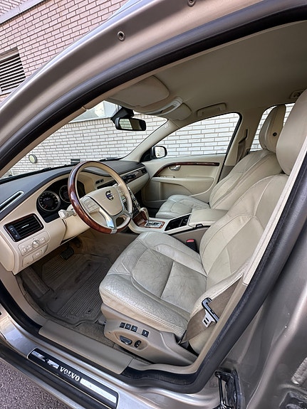 Volvo V70 8 of 13