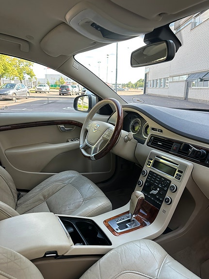 Volvo V70 7 of 13