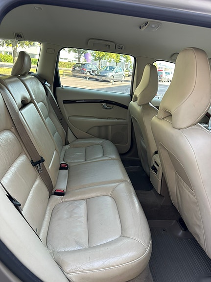 Volvo V70 9 of 13