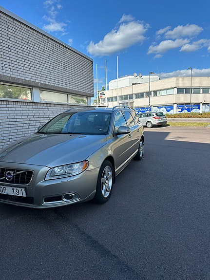 Volvo V70 3 of 13