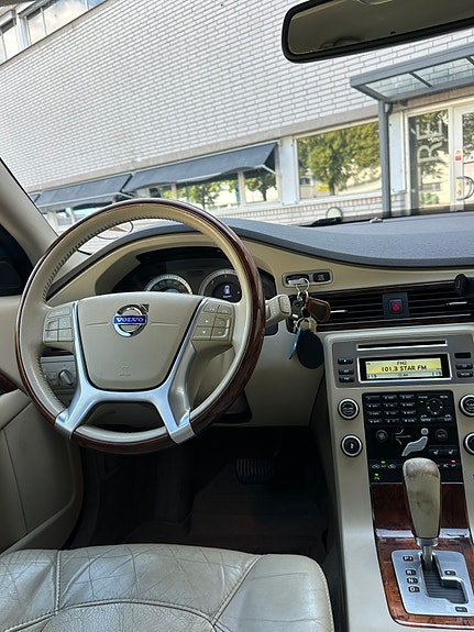 Volvo V70 12 of 13