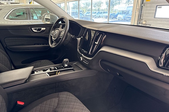 Volvo XC60 8 of 21