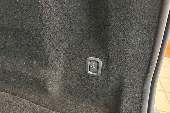 Volvo XC60 13 of 21