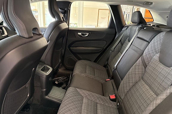 Volvo XC60 10 of 21