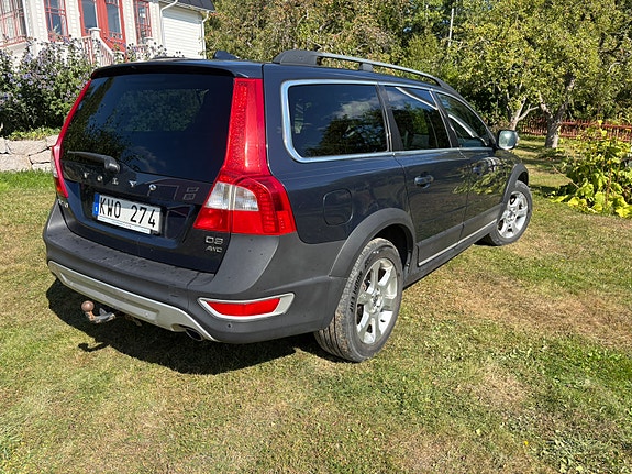 Volvo XC70 2 of 7