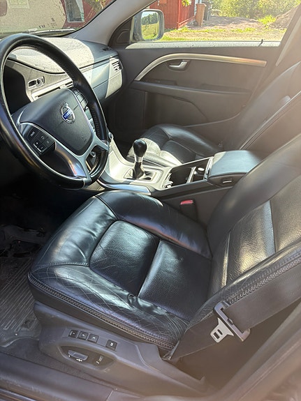 Volvo XC70 3 of 7