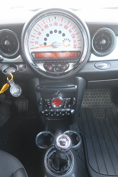 MINI Clubman Cooper 14 of 27