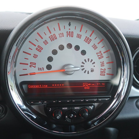 MINI Clubman Cooper 15 of 27