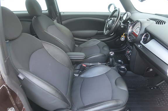 MINI Clubman Cooper 10 of 27