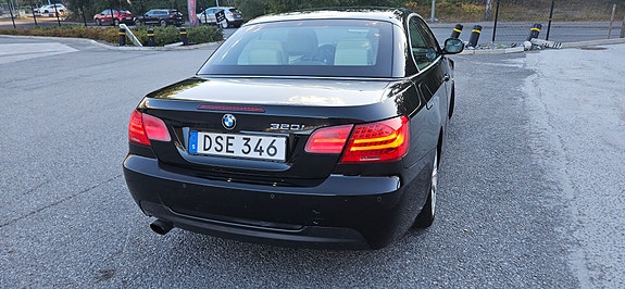BMW 320i 2 of 6