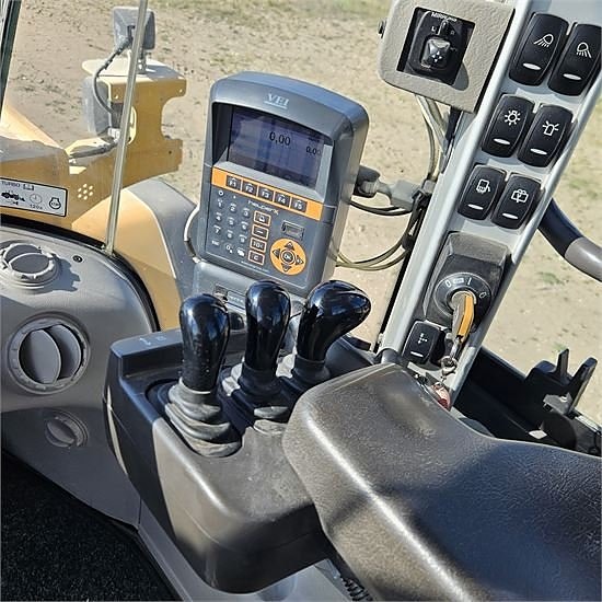 Volvo L120 G - hurtigskift / quick coupler  - dæk / tires 75 24 of 30