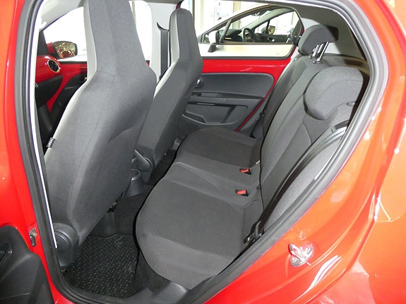 Volkswagen UP! 4 of 7