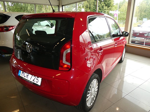 Volkswagen UP! 2 of 7