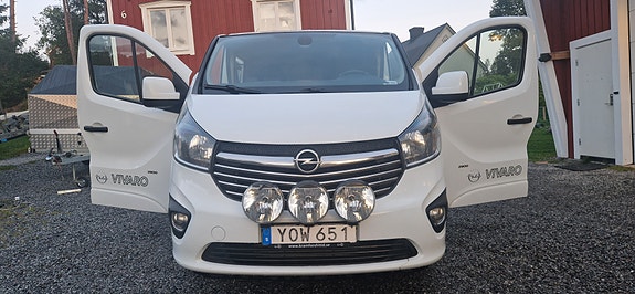 Opel Vivaro 11 of 16