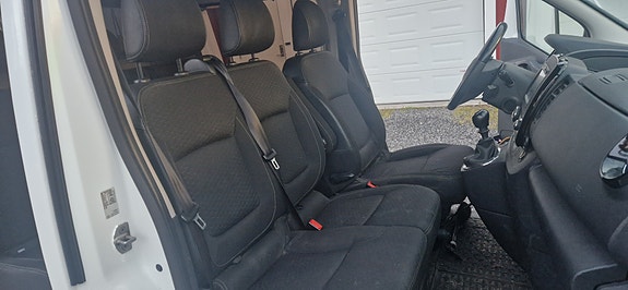 Opel Vivaro 8 of 16
